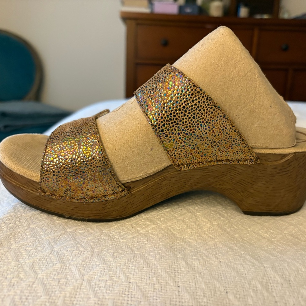 Dansko Shimmering Gold Sandals - Size 39 - Picture 4 of 9